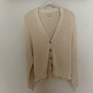 Lightweight v-neck cardigan